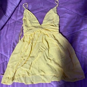 yellow dress